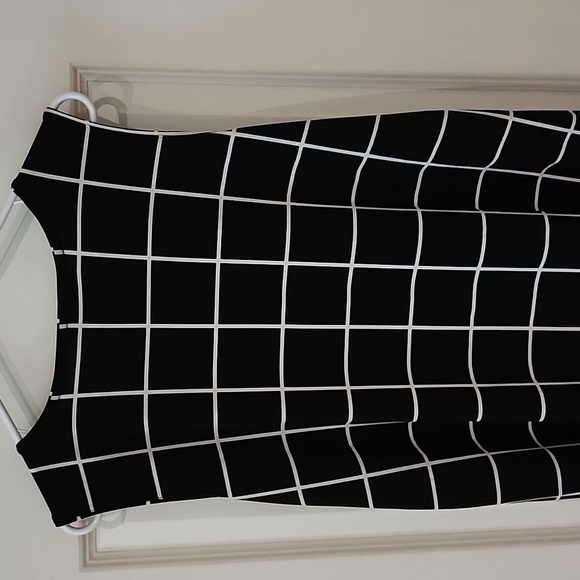 Geometric Tank - Picture 2 of 2